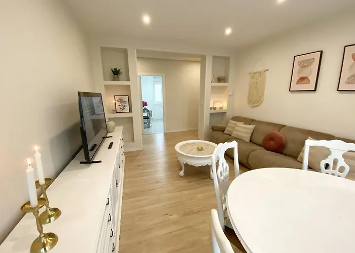 公寓 Bright In The Center Of *