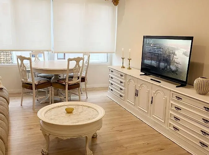 公寓 Bright In The Center Of *